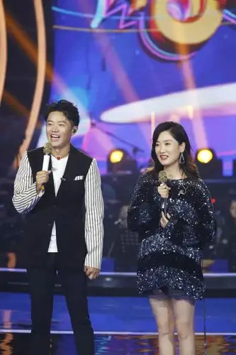 凤凰传奇唱大碗宽面嗨唱转起来太能玩了