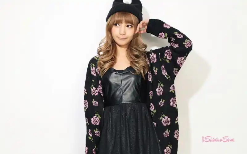 甜美系女生自拍桌面壁纸(10/24)