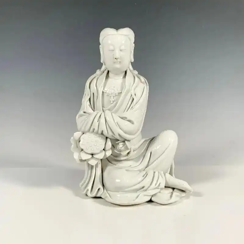 明清德化白瓷 清末民国 德化窑 "博及渔人"款 倚莲观音 - 抖音