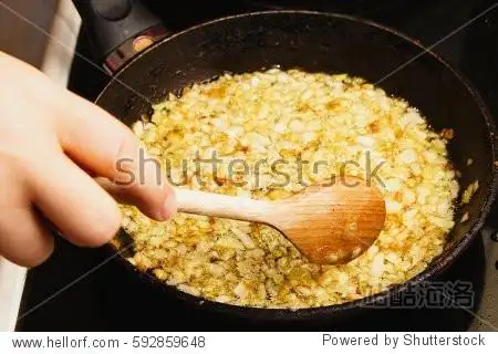 fried chopped onion to be used as basis for meat preparation on