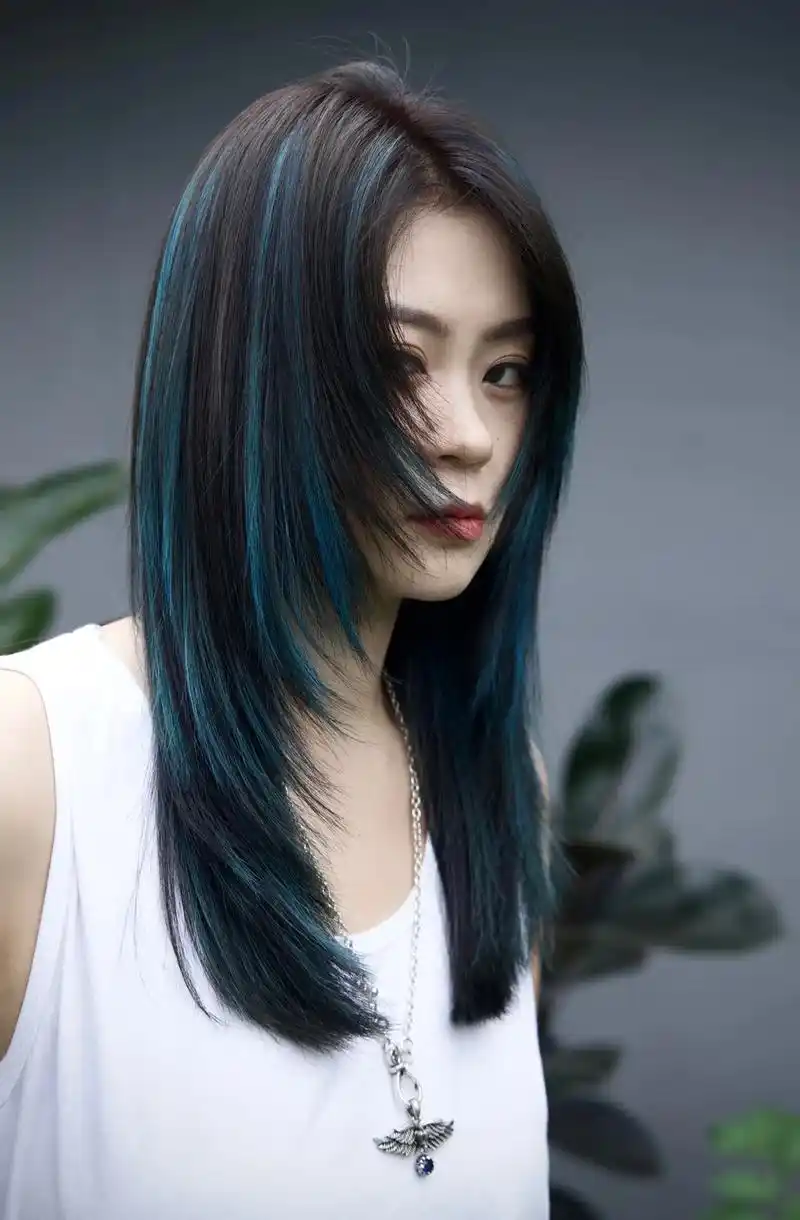 风格挑染设计 太原染发天花板.有层次感的发型更减龄,特别是搭 - 抖音