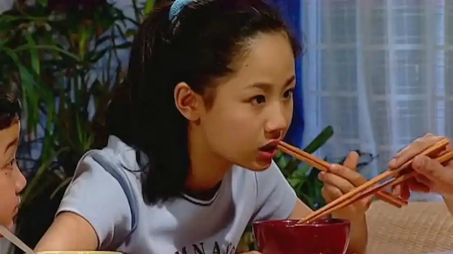 家有儿女:小雪在饭桌上心不在焉,小雨喊下课,她做出这个举动