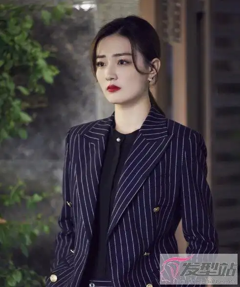 女生穿西装适合什么发型彰显干练气质职场女王必备