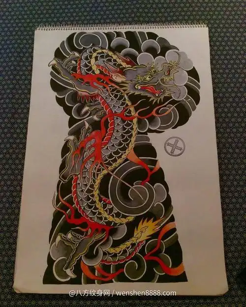 西宁博士生褚先生的传统半胛神龙纹身图案手稿欣赏