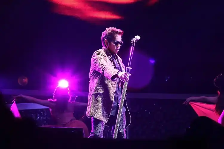 2020谭咏麟钦州演唱会跨越时空再来一次那银河岁月