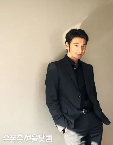 金城武拍写真帅气潇洒电眼迷人魅力不减当年