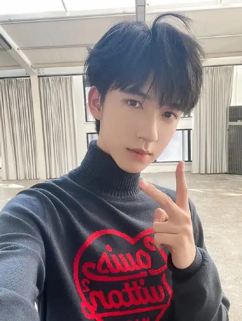 全团只有贺峻霖没有单人外务 你司是怎么好意思买全团外务这种rs的