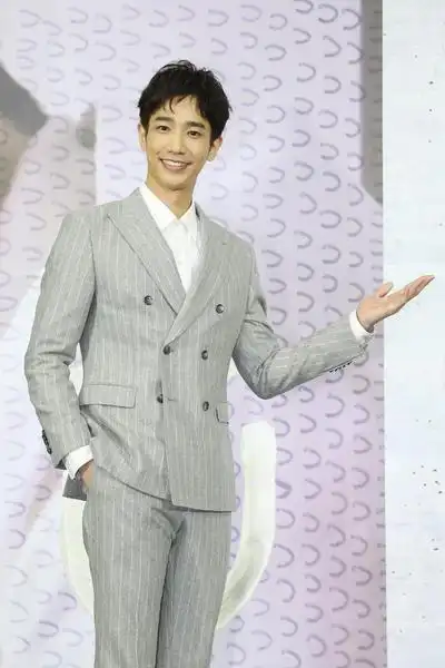 刘以豪个人首张epu正式上线记者会现场惊喜清唱突破自我