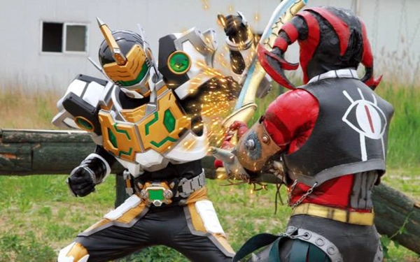 主题曲:《命运战士》 片尾曲:《战斗吧,铠甲勇士》