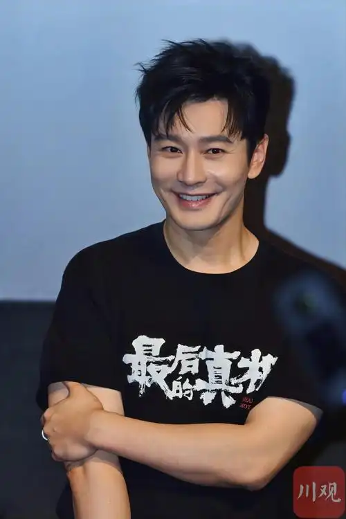 电影最后的真相成都路演黄晓明为新演员支招