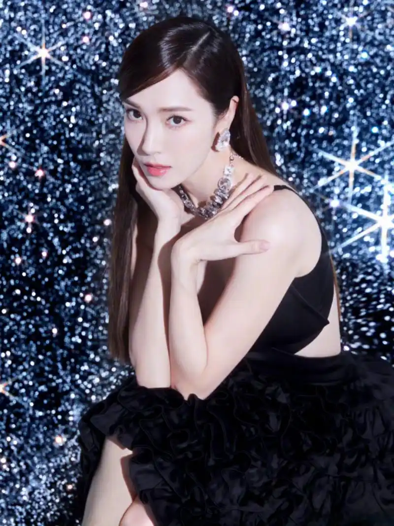 每日明星美图# 郑秀妍jessica 的黑色系列裙子91