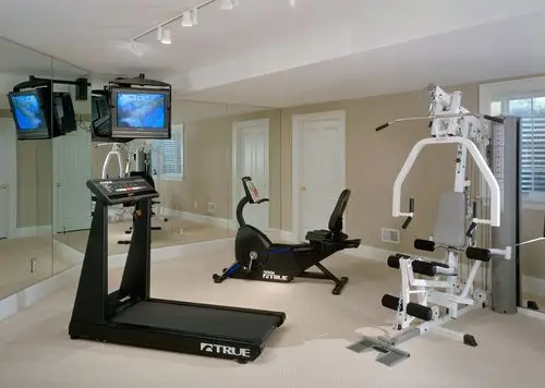 客厅健身房二合一装修效果图阳台一角改家庭健身区设计图片