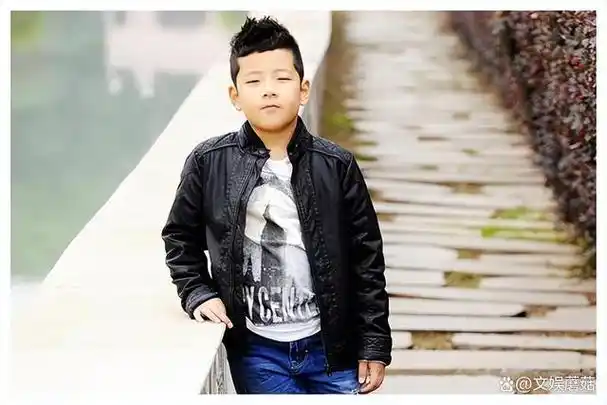 时光荏苒,郭涛的儿子石头已经长大成人,令人不禁感叹岁月匆匆.
