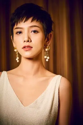 李晓峰出席ellemen盛典向电影幕后英雄致敬