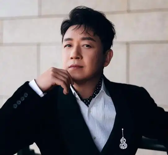 董洁,潘粤明定位都在海南,当年她就是在这里和王大治接吻