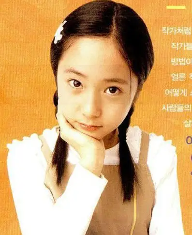 图郑秀晶小时候照片萌化众网友被赞天生丽质