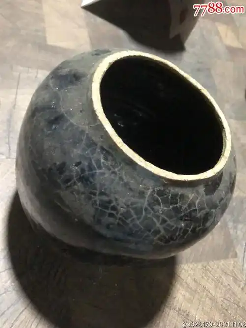 老式黑陶罐
