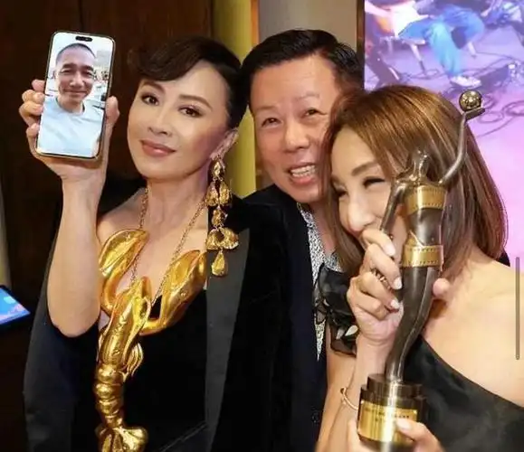 好友公开黎姿夫妇私下聚会合影,马廷强看似憨厚实则自带强大气场