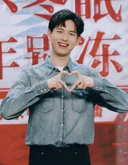 肖战,朱一龙,邓伦,杨洋,李现,丁禹兮,任嘉伦比心!