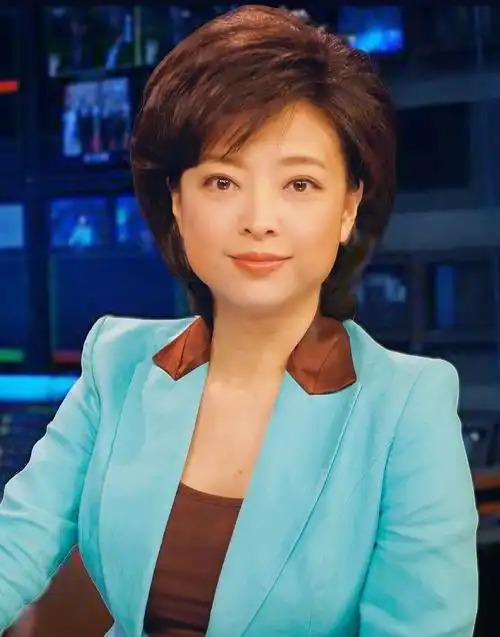 a>,毕业于中国传媒大学播音主持艺术学院 i>(北京广播学院播音系)/ii