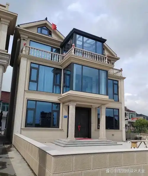 农村别墅落地窗采光极好