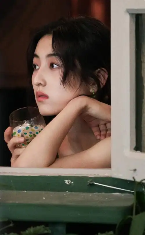 rio微醺亚太区品牌代言人张子枫##晚9点,微醺中