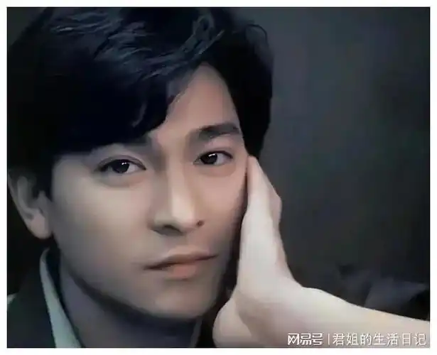 刘德华断崖式衰老满头白发啤酒肚明显网友泪目该退休了