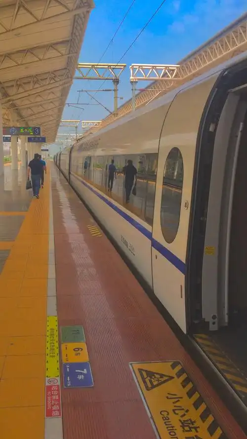 动车站随拍夏日出行