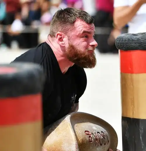 24名国际大力士在甘肃迭部一决高下