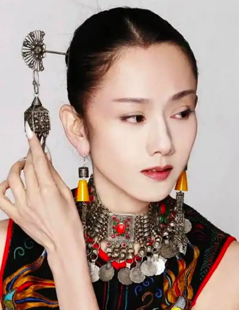 她是"孔雀公主"杨丽萍,为舞蹈艺术倾尽所有,是仙女还是疯子?