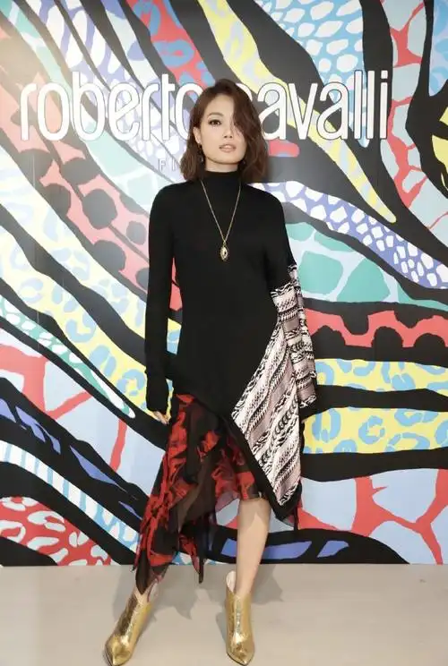 38岁的容祖儿换发型了,一款"慵懒发"减龄又时尚,看了也想剪