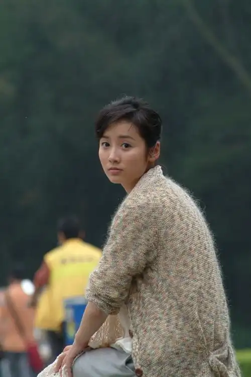 吕一雪在烧脱颖而出戏外对待粉丝随和图