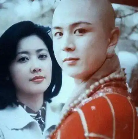 直至今日,当有人问朱琳与徐少华的感情时,朱琳用了一句话概括,就连