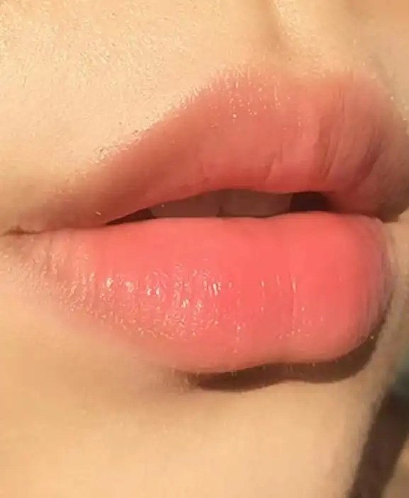 每天涂口红,时间长了嘴唇会有什么变化?圈内人:唇纹会很明显