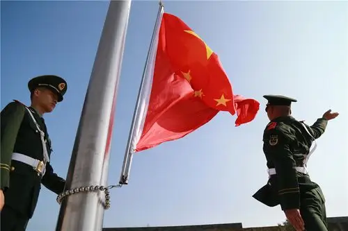 武警崇左边防支队举行"庆八一"升旗仪式