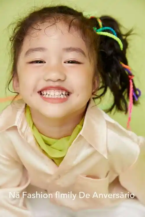 韩松的儿童摄影作品《大笑小女生》