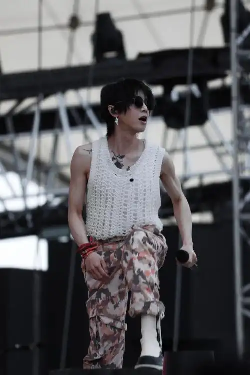 肌肉线条…#2023华晨宇火星演唱会