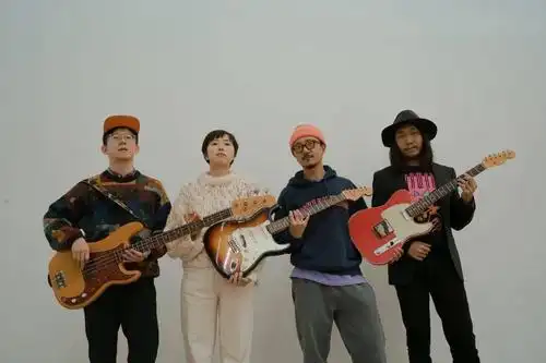 后海大鲨鱼快乐的人孤独的人啊真心的人在一起