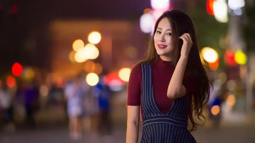 穿着白色裙子的美女桌面壁纸高清大图预览1920x1080_美女壁纸下载_美