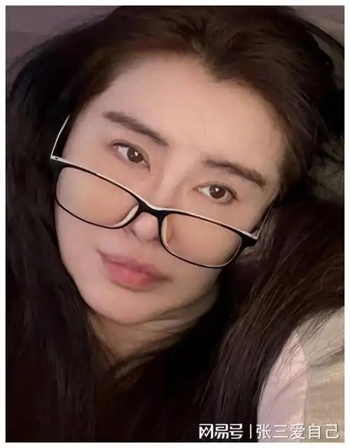 57岁王祖贤如今长成这个样