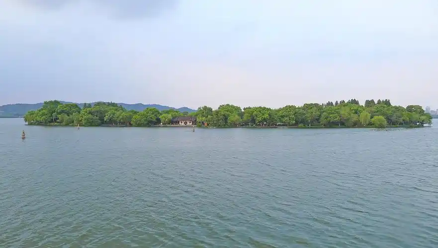 p>三潭印月,是浙江杭州 a href="#" data-lemmaid="562">西湖十景 /a