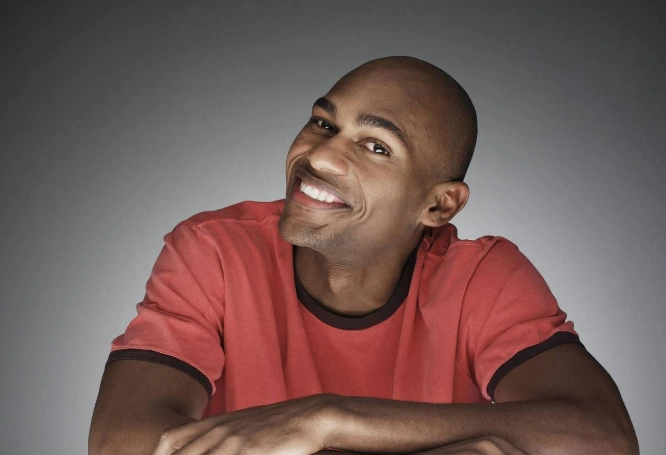 黑人能够拥有那么热情的笑容,很大程度上可得多亏他们那口大白牙,堪称