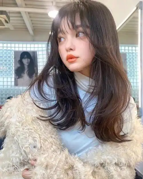 免打理烫发图片2022新款2022年女士中发烫发型图片