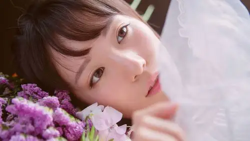 粉色系甜美少女清纯写真壁纸