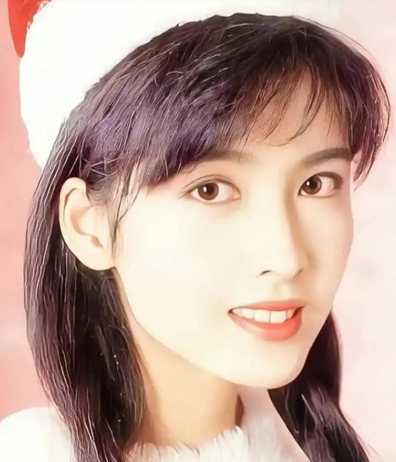 周慧敏年轻时真的很漂亮了,太美~!