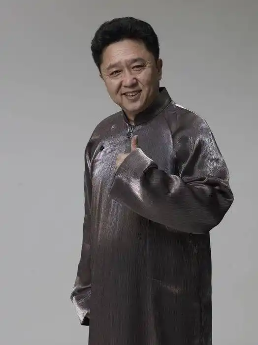 主流为何只针对郭德纲,却不敢招惹于谦?身后背景说明一切