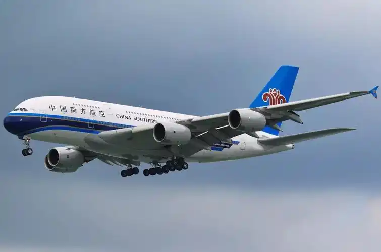 空客a380客机外型庞大却问题多多终于退出