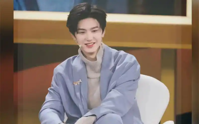 陈哲远笨蛋帅哥,笑起来很治愈