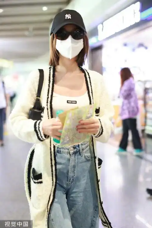 毛晓彤现身北京机场##毛晓彤