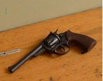 子弹壳,如果能捡到蓝色的,那高兴的不得了最喜欢这个,打靶,喜欢听枪